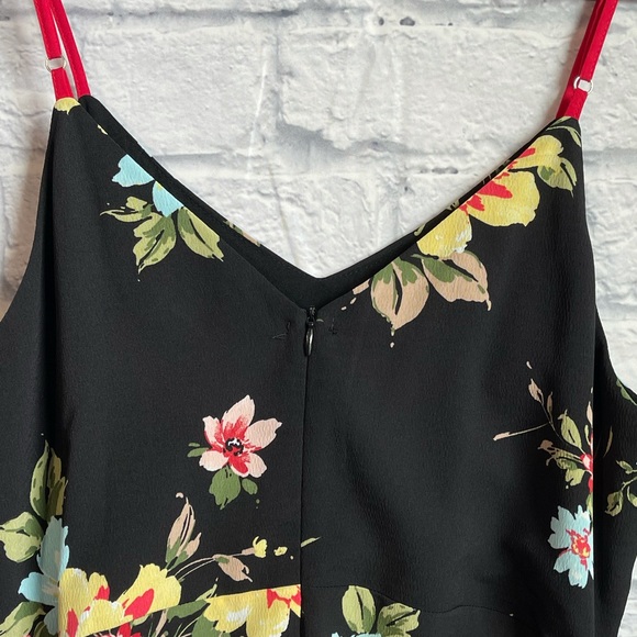 Lulu’s Black Floral Dress Red Handkerchief Trim LG - Picture 4 of 7